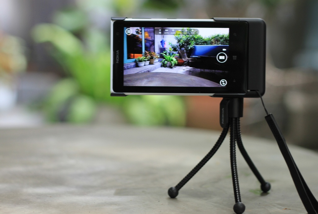 Lumia 1020 va bo do choi, so sanh voi Galaxy Camera hinh anh